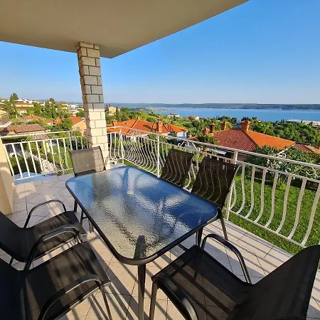 Bella Vista